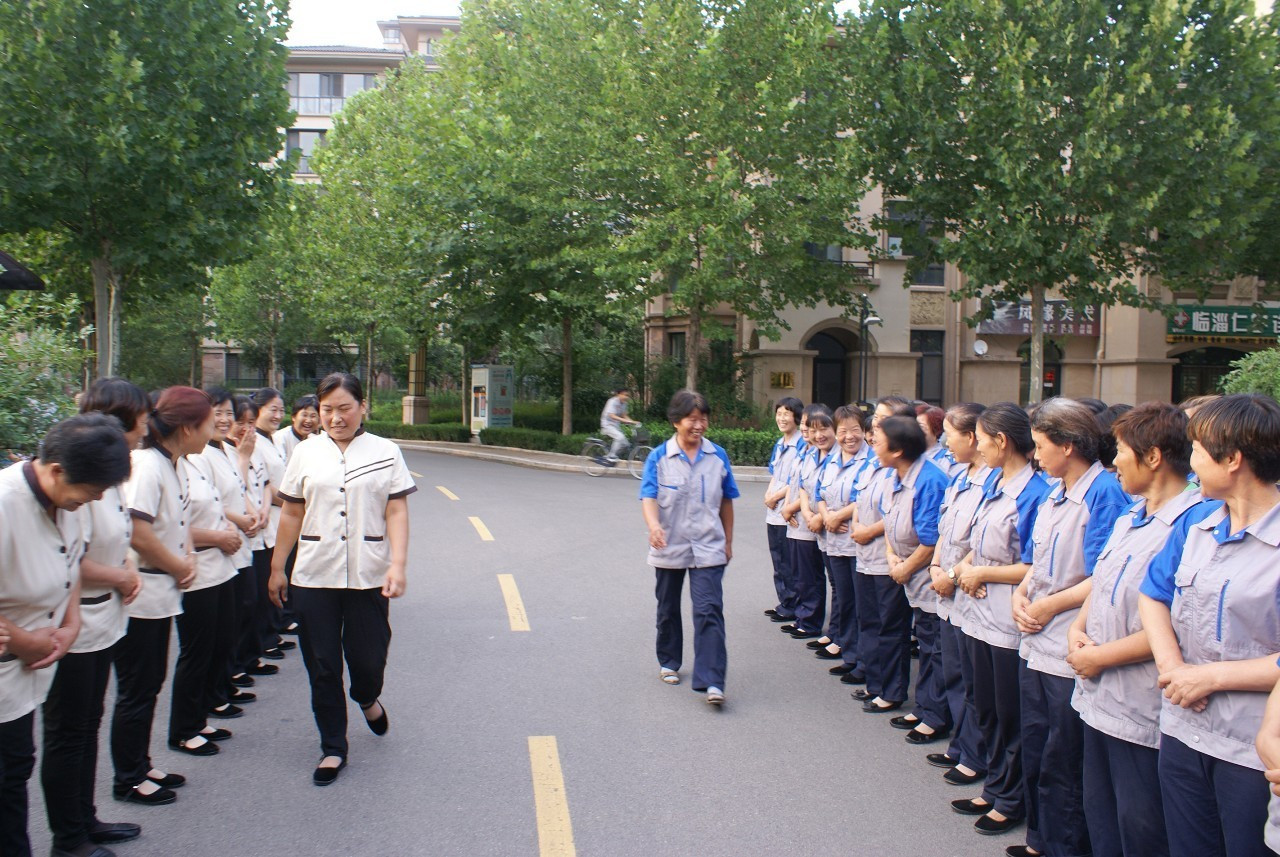 品質(zhì)提升丨金正物業(yè)開展保潔技能、禮儀專題培訓(xùn)